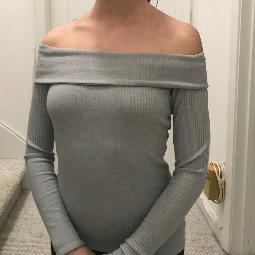 Abercrombie Off-the-shoulder long sleeve shirt
